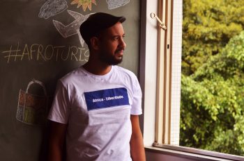 “Como é ser um corpo negro pelo mundo” – Afirmativa entrevista o Guia Negro Guilherme Dias