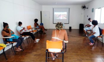 Mostra de Cinemas Negros MIMB emociona participantes do programa Corra pro Abraço