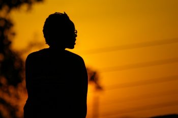 Entre Aqui e Lá: Sobre Ser Uma Imigrante Negra No Mundo