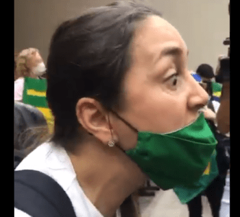 Grupo invade Câmara dos Vereadores de Porto Alegre (RS) e mulher chama vereadoras negras de empregadas