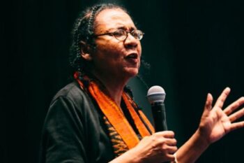 Morre aos 69 anos a escritora e ativista bell hooks