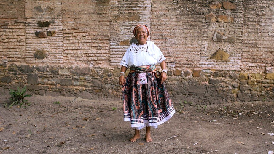 A alegria de Dona Nicinha, uma das matriarcas do Samba de Roda no Recôncavo Baiano