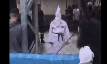 Professor é filmado vestido com roupa da Ku Klux Klan em pátio de escola pública de São Paulo