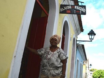 Morre a cozinheira baiana Alaíde do Feijão, após parada cardiorrespiratória