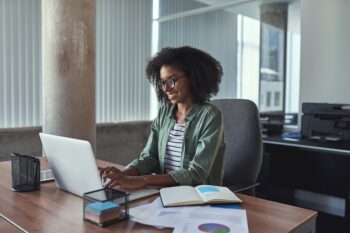 Programa oferece cursos e prêmios para acelerar negócios de  microempreendedoras negras