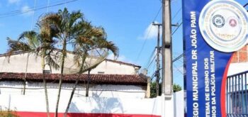 Aluna negra é impedida de entrar em Colégio Militar na Bahia por cabelo “inadequado às regras” 