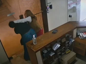 Vídeo mostra cozinheira sendo agredida e sofrendo racismo de moradora de prédio de luxo em São Paulo