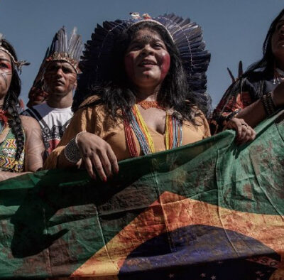 Indígenas se reúnem na Esplanada dos Ministérios no Acampamento Terra Livre
