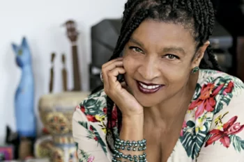 Elisa Lucinda lança em Salvador “Quem me leva para passear”, seu 19° livro