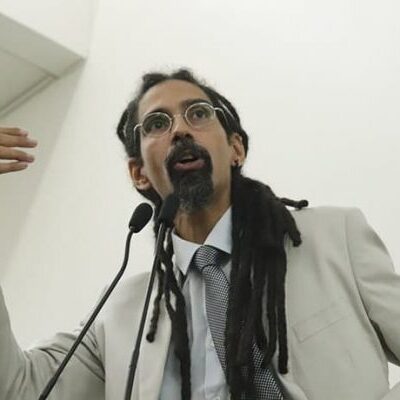 Polícia investiga autoria das mensagens de ameaça ao vereador Jhonatas Monteiro (PSOL), de Feira de Santana (BA)