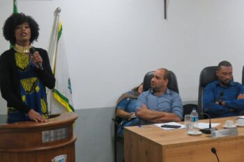 Após decisão da Justiça, vereadora trans Pauleteh (PP), é convocada e participa de sessão na Câmara de São Sebastião (SP)