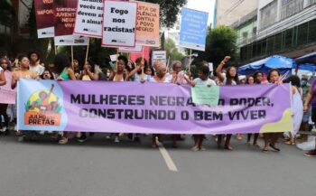 “As mulheres negras não querem negociar subalternidade”, afirma coordenadora do Odara na 10ª Marcha das Mulheres Negras em Salvador (BA)