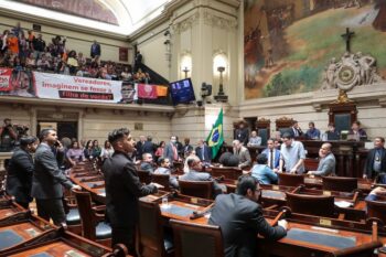 Diário Oficial da Câmara do Rio de Janeiro publica cassação de Gabriel Monteiro por quebra de decoro parlamentar após denúncias de assédio e estupro