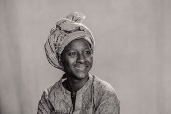 Projeto seleciona 10 mulheres negras e indígenas baianas para residência com fotógrafa africana Fatoumata Diabaté