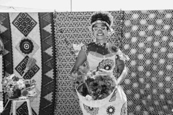 Através do Festival Estúdio África, fotógrafas baianas montam estúdios de rua para retratar a população