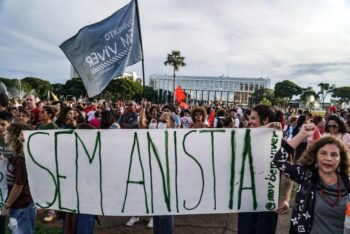 Considerando histórico de seletividade penal do país, brasileiros vão às ruas pedir “Não à Anistia”