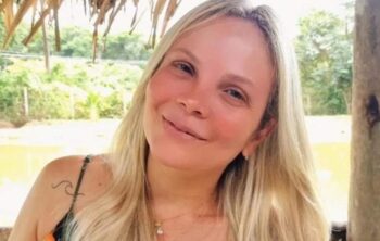 Sem dizer como vai fiscalizar, Justiça libera e bane mulher que chamou ambulante de “macaco” no Carnaval de Salvador
