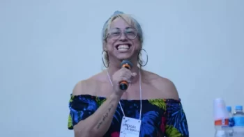 Jornalista Sara Wagner York denuncia transfobia no Carnaval de São Pedro da Aldeia (RJ)