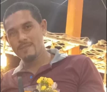 <strong>Familiares e moradores protestam contra assassinato de marceneiro pela PM em Lauro de Freitas (BA)</strong>