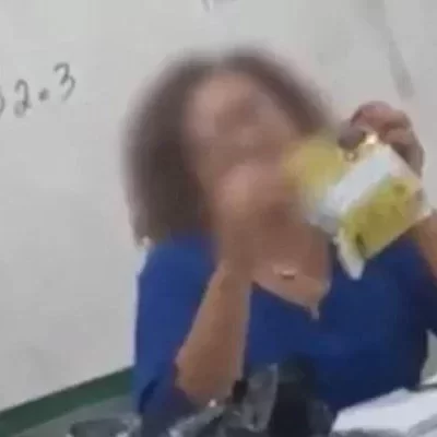 <strong>Estudante dá esponja de aço a professora negra no Dia Internacional das Mulheres</strong>