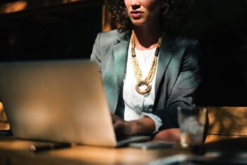 Curso gratuito de imersão em JavaScript para mulheres está com inscrições abertas