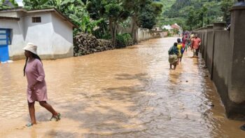 Mais de 430 mortos e 5.500 pessoas desaparecidas após enchentes no Congo