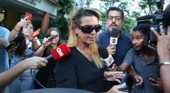 Flagrada ao chicotear homem negro, Sandra Mathias é indiciada por lesão corporal, injúria e perseguição no Rio de Janeiro