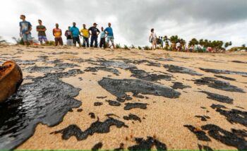 Vazamento de petróleo no litoral do Nordeste: quatro anos depois a comunidade ainda denuncia a negligência do Estado