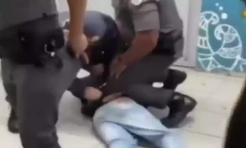 Adolescente é retirado e algemado pela PM em uma escola de São Paulo por conta de um lacre de extintor quebrado