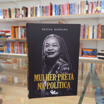 Olívia Santana lança livro Mulher Preta na Política em Salvador (BA)
