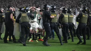 Corinthians avança na Sul-Americana contra time que tentou justificar racismo de preparador físico