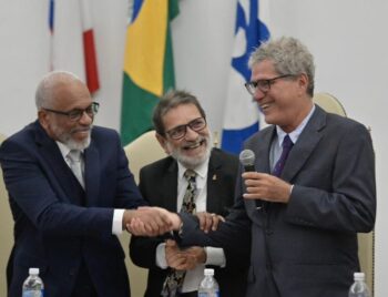 Gestão histórica da Faculdade de Medicina da UFBA com o primeiro diretor negro em mais de 200 anos é apresentada oficialmente