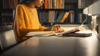 Programa oferece bolsas de pós-graduação para mulheres em instituições dos Estados Unidos