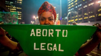 Deputados tentam votar “estatuto do nascituro” em urgência como reação ao julgamento pela descriminalização do aborto no STF