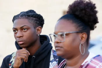 Adolescente negro é suspenso de escola nos EUA e encaminhado à programa disciplinar por usar dreadslocks