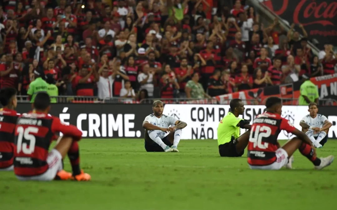 Pesquisa: 41% dos jogadores negros afirmam que já sofreram racismo no  Brasil - Máquina do Esporte