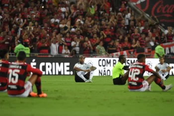 Pesquisa mostra que mais de 40% dos jogadores negros já sofreram racismo, e especialistas explicam o atual aumento de denúncias