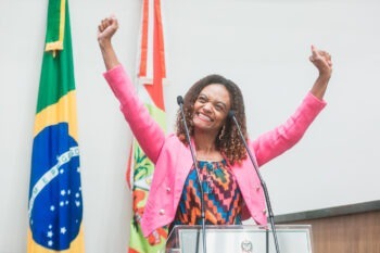 Primeira deputada negra depois de Antonieta de Barros toma posse na Assembleia Legislativa de Santa Catarina