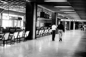 Revistas “aleatórias” em aeroportos: as opiniões de profissionais da aviação sobre se há ou não racismo