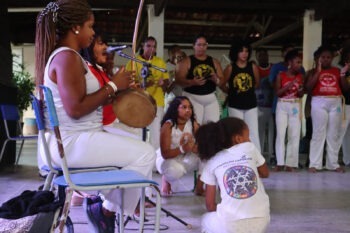 Mulheres capoeiristas lançam álbum com canções que celebram protagonismo feminino