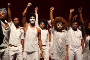 Bando de Teatro Olodum abre inscrição gratuita para Oficina de Performance Negra