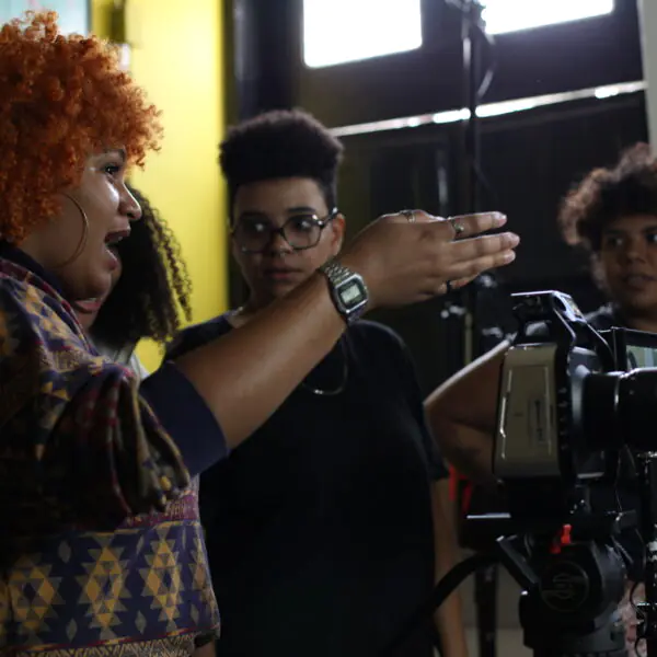 Projeto Cinema Nosso abre inscrições para curso de roteiro para jovens negras cis e trans negras, indígenas e refugiadas
