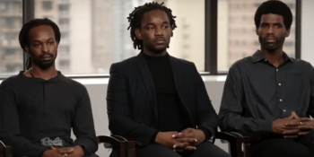 Três homens negros processam companhia aérea nos EUA por racismo após serem retirados de voo