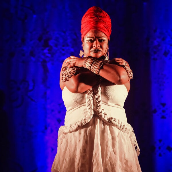 Espetáculo teatral Rosas Negras retorna em temporada de apresentações gratuitas em terreiros de Candomblé da Bahia