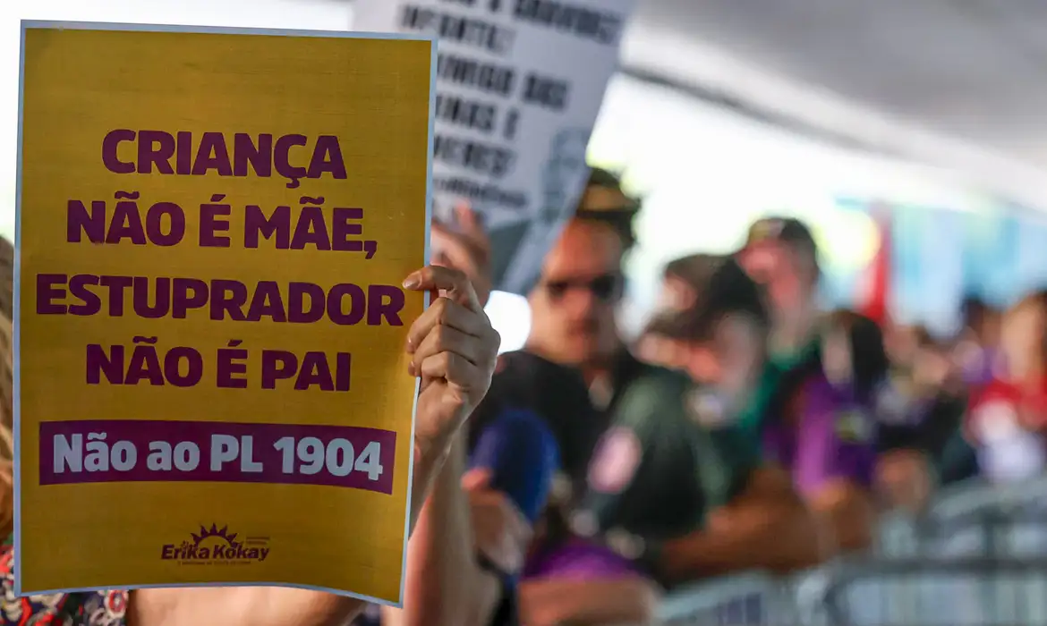 Adolescente de 13 anos tem aborto legal negado em Goiás, após pai solicitar proibição do procedimento na Justiça