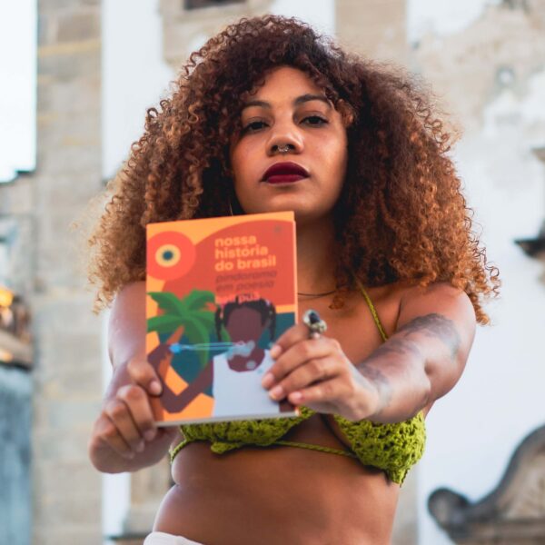 Escritora pernambucana Bell Puã lança seu mais novo livro no Recife (PE)