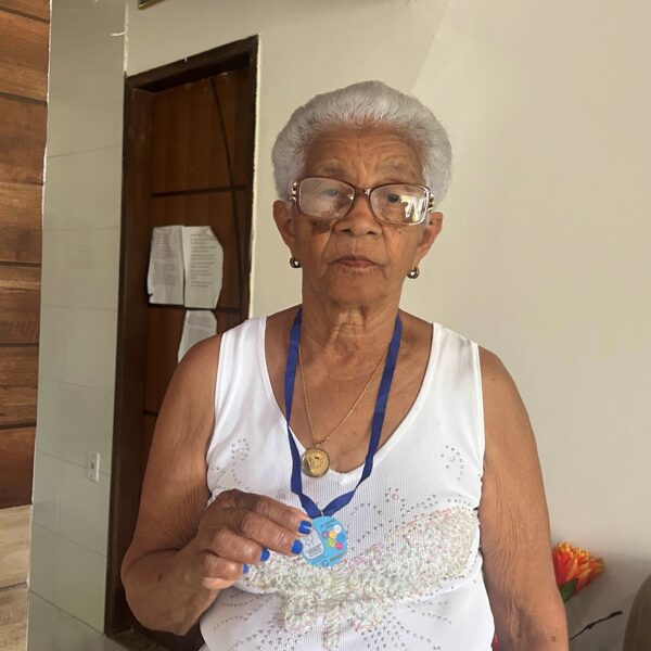 Conheça Romilda Silva, estudante da EJA de 82 anos que recebeu medalha na Olimpíada Brasileira de Matemática