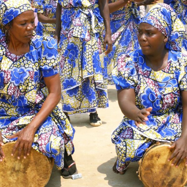 Documentário que conta as raízes africanas do jongo, rumba e blues estreia no Brasil