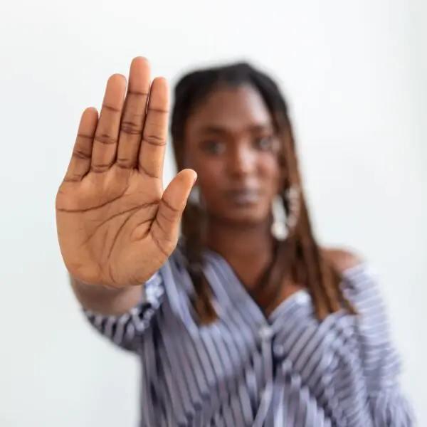 Pesquisa revela que 85% das mulheres negras que sofreram violência doméstica convivem com os agressores