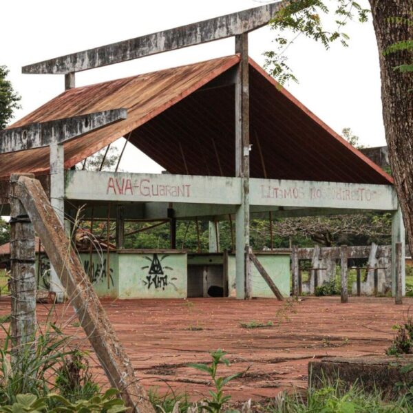 Justiça determina aumento da segurança em terras indígenas atacadas por pistoleiros no Paraná